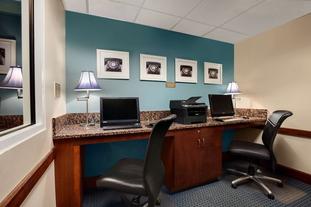 Country Inn & Suites by Radisson, Virginia Beach (Oceanfront) 34/35