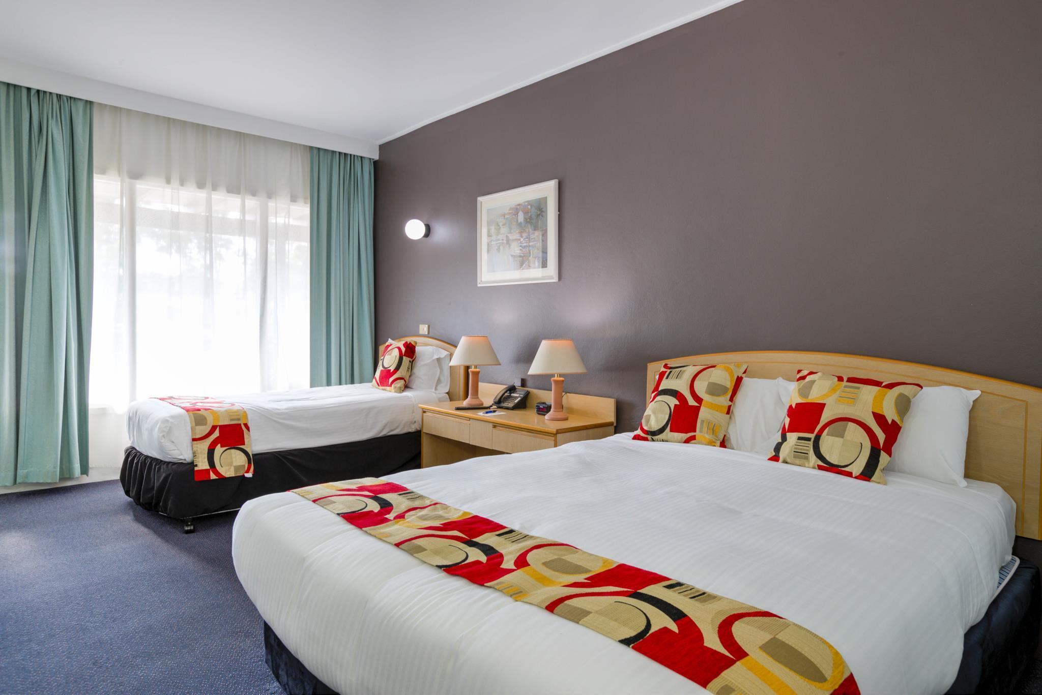 Executive, Queen Bed