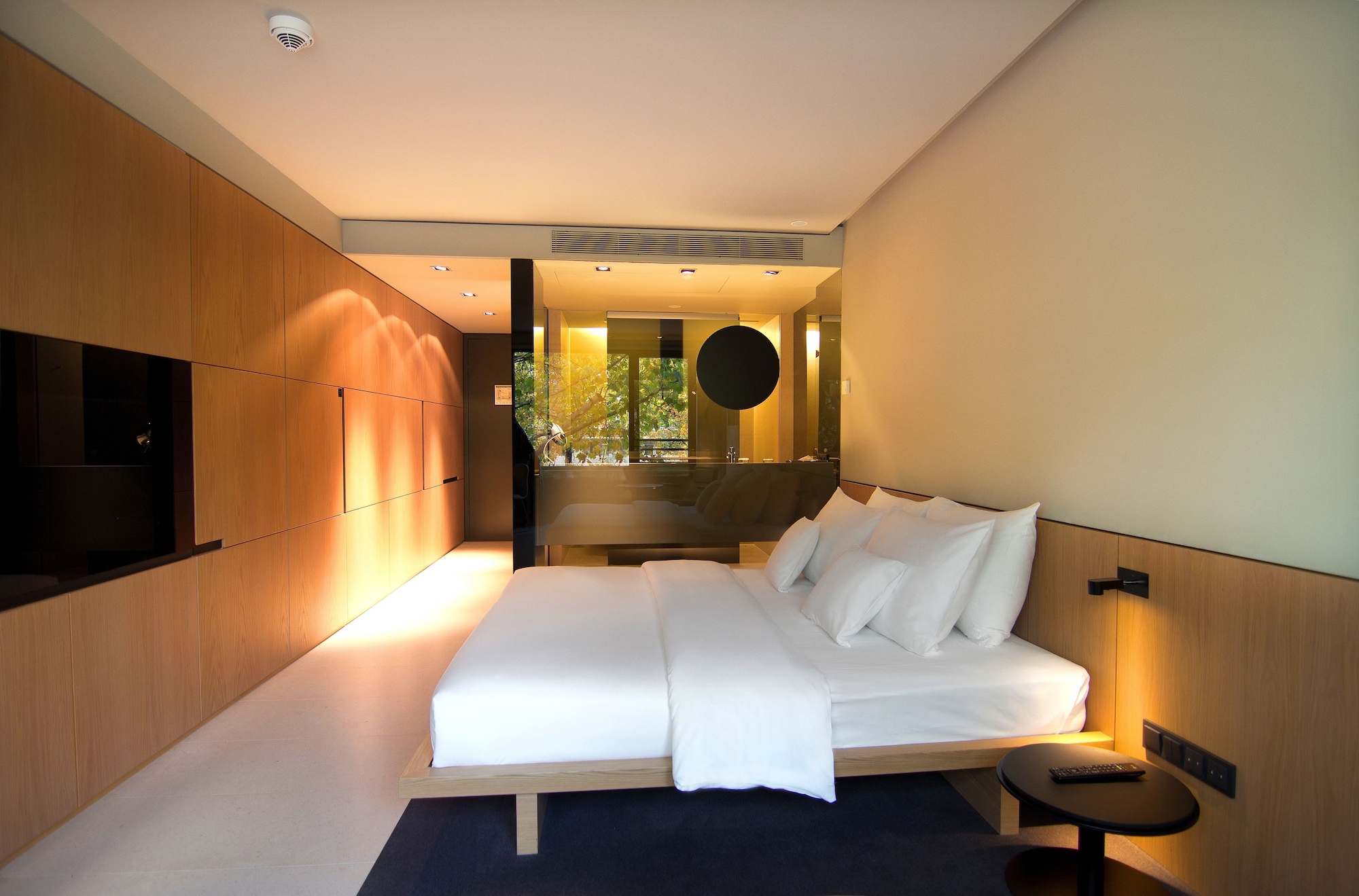 DELUXE, DOUBLE BED