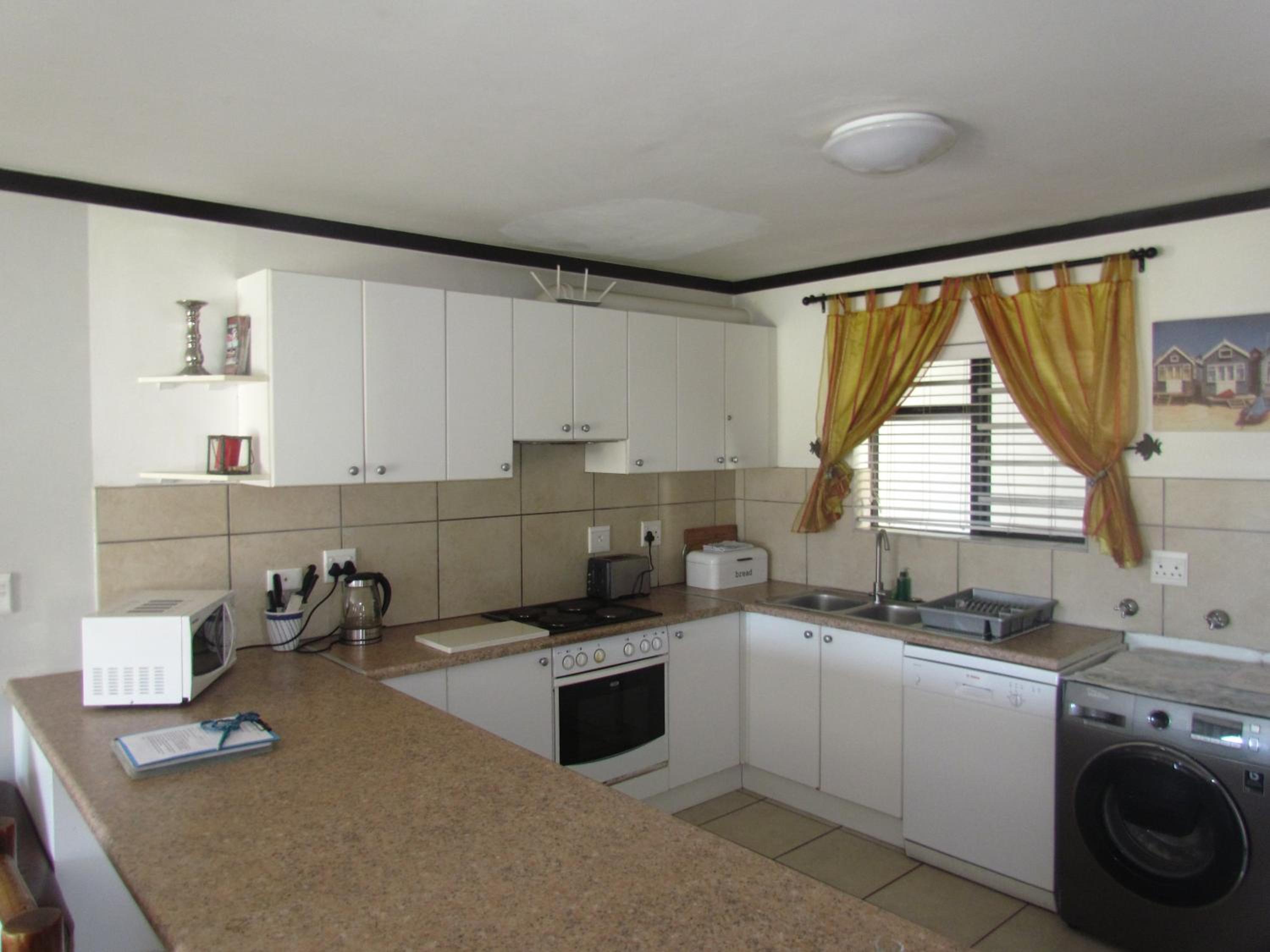 Santini Lace Self Catering 17/29