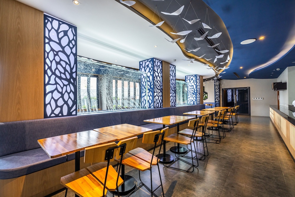 Kana Triple L Hotel 48/67