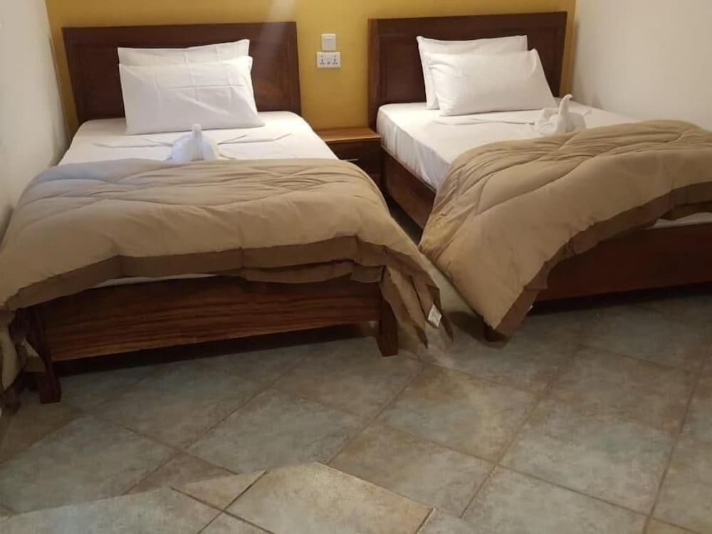 Tropic Gardens Hotel 6/22