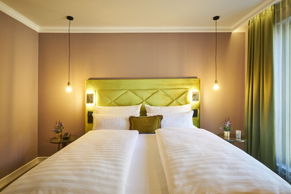 GRAND, DELUXE, DOUBLE BED