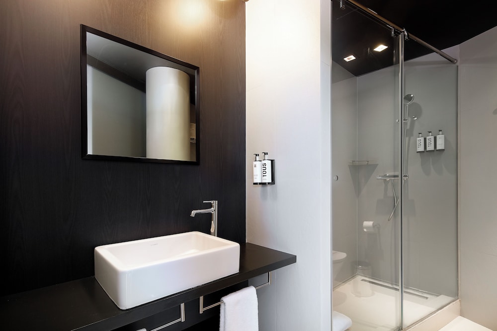 WILSON BOUTIQUE HOTEL 62/64