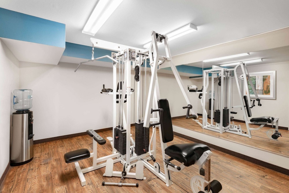 Baymont By Wyndham Farmington 24/41