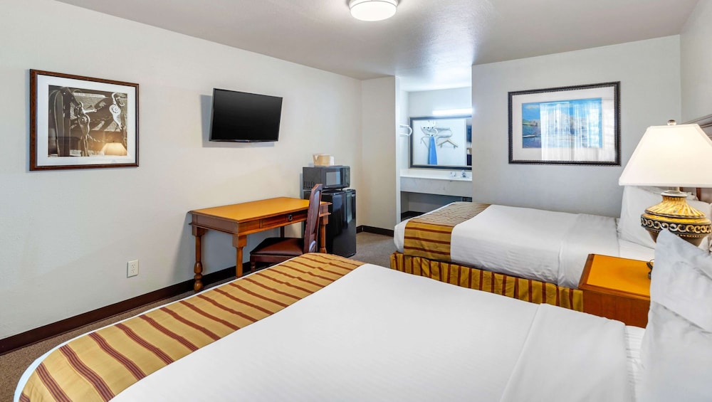 Magnuson Grand Hotel and Conference Center Tyler 14/59