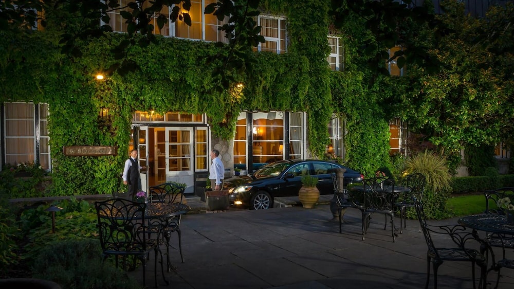Old Ground Hotel in ENNIS