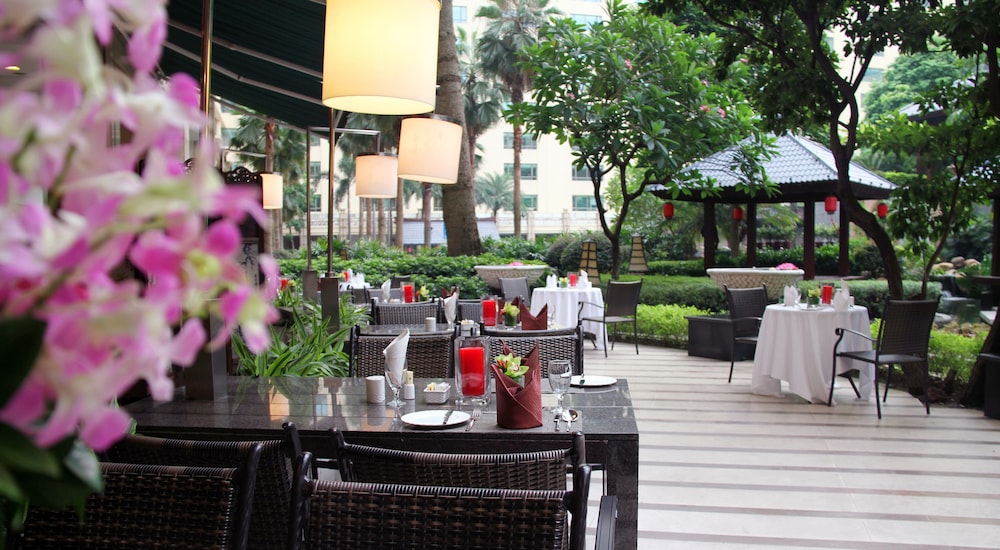 Dong Fang Hotel 67/74