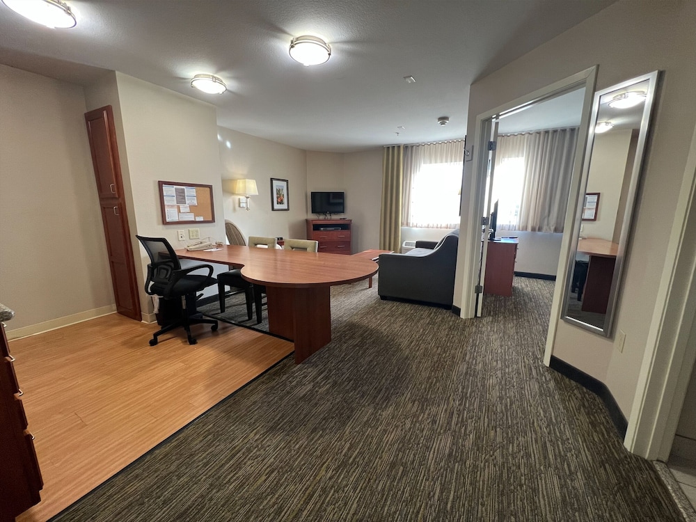 Candlewood Suites Wichita Falls At Maurine Street 32/45