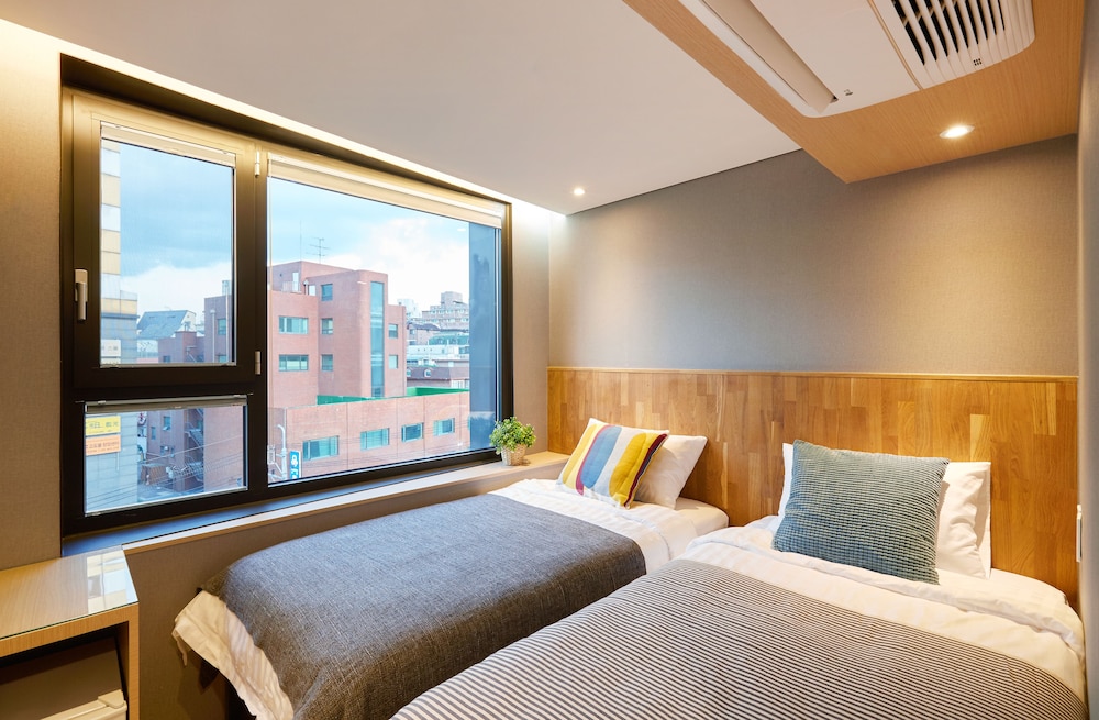 COMFORT, TWIN BEDS, PRIVATE BATHROOM