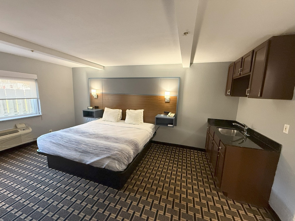 Business, King Bed