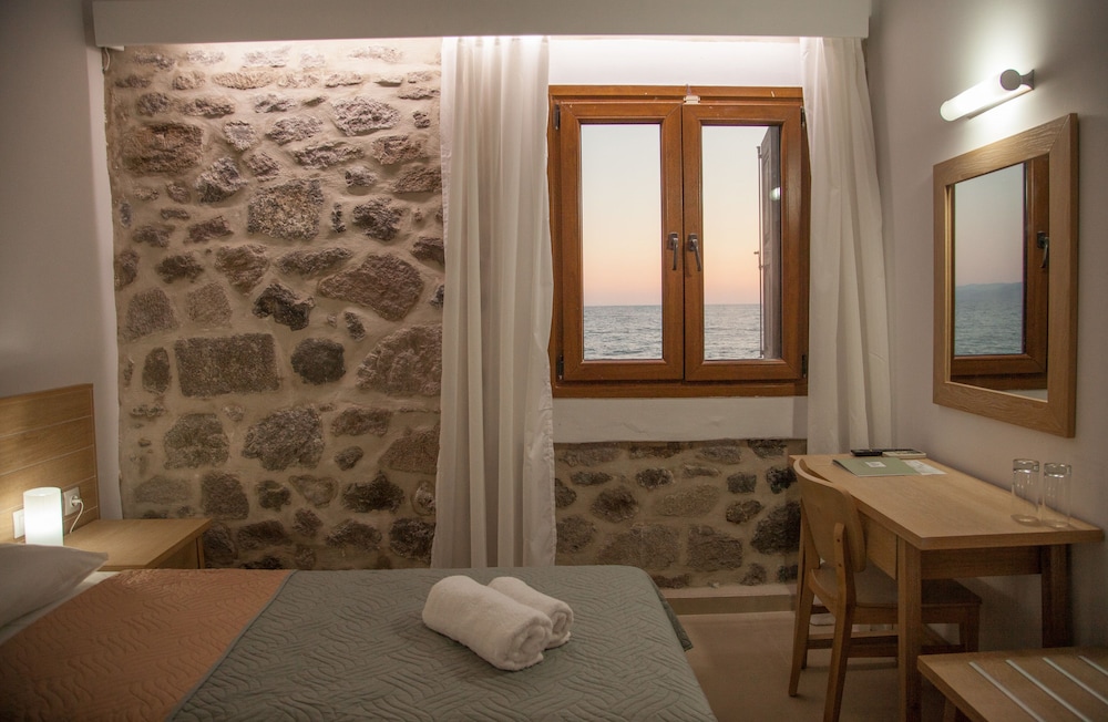 Olive Press Hotel 28/50