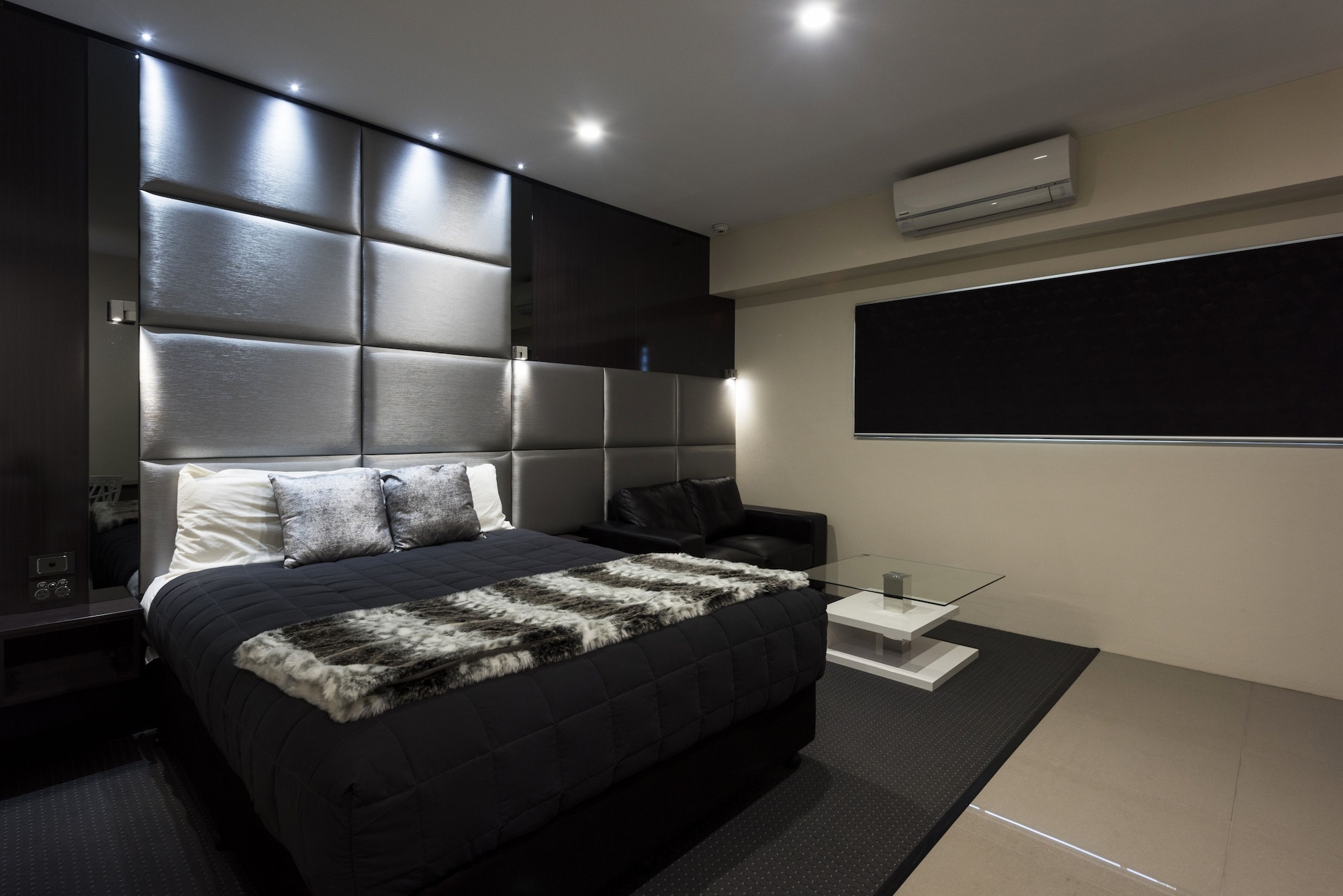 Upstairs, Deluxe, Queen Bed