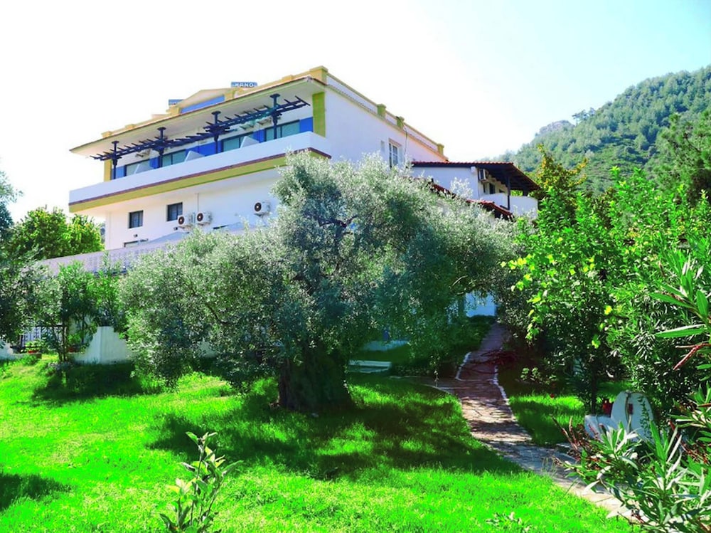 Blue Bay Beach Hotel 44/50