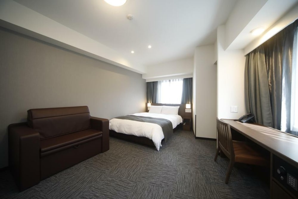 Queen Bed, Sofa