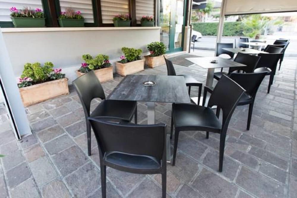 Albergo Bar Cenni 37/48