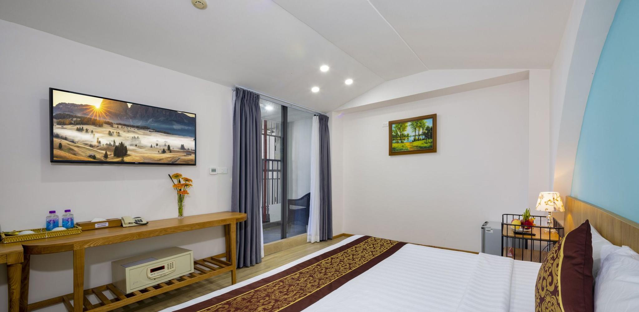 Senior, Double Bed, Partial Sea View