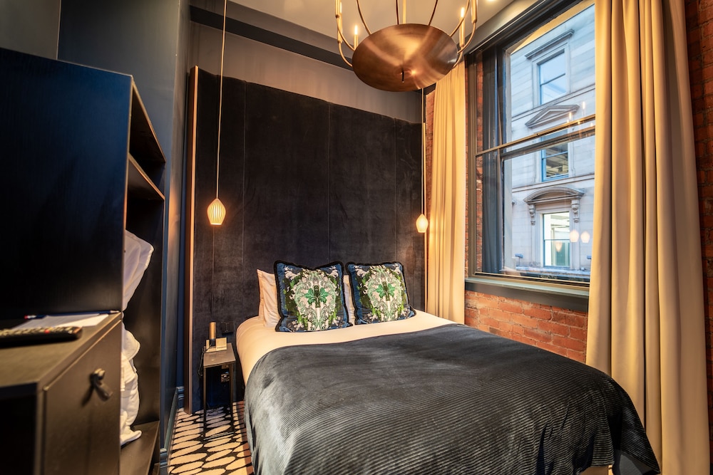 SUITE, KING BED, TWO STORY, KITCHENETTE