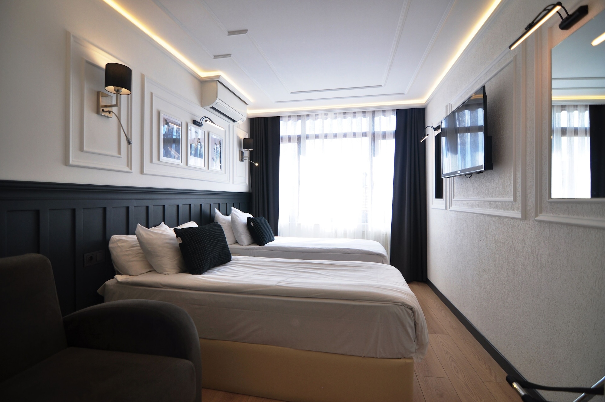 CONNECTING, FAMILY SUITE
