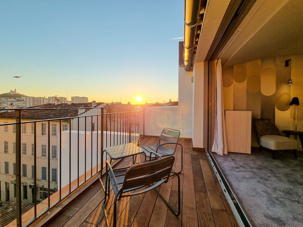 Alex Hotel 40/58