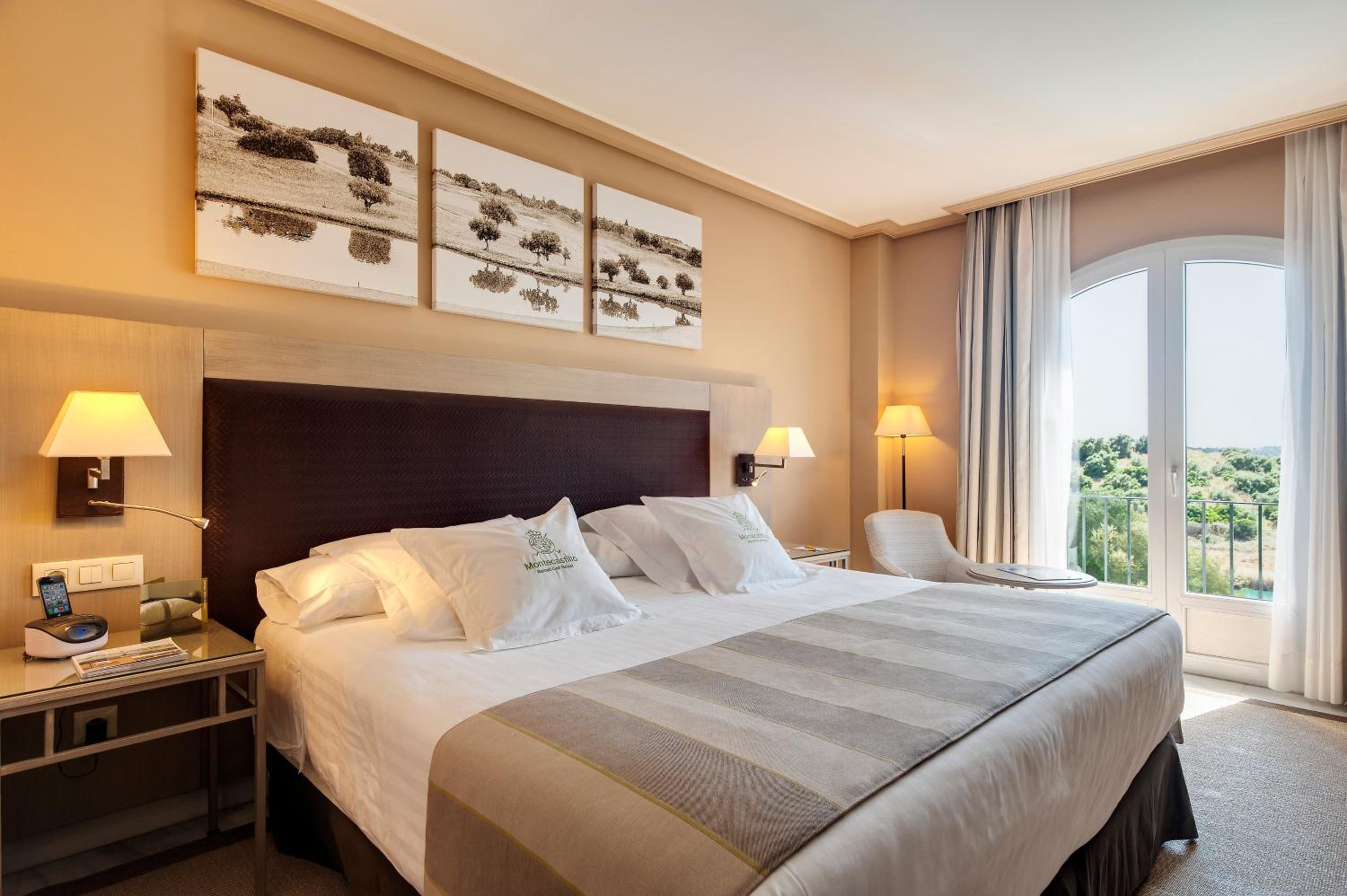 Room, 3 Beds, Golf Course View