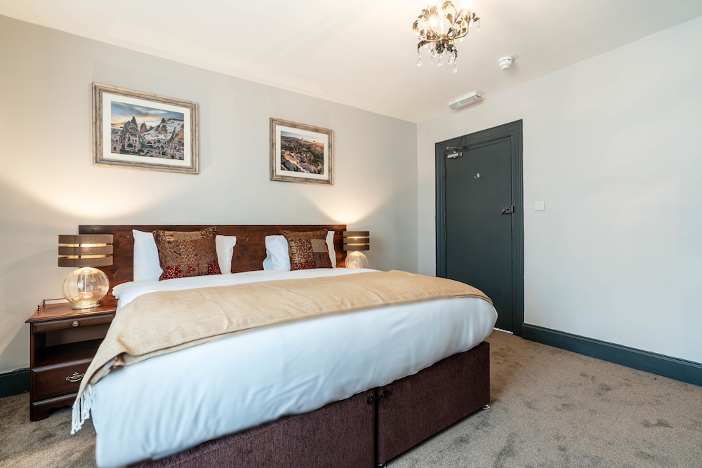 Room, Double or Twin Bed
