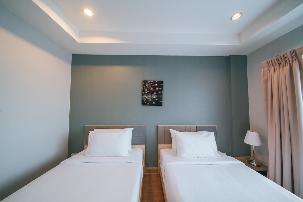 DELUXE, TWIN BEDS