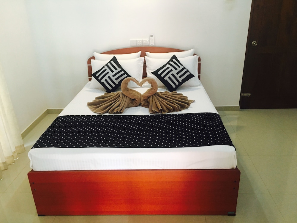 DELUXE, QUEEN BED