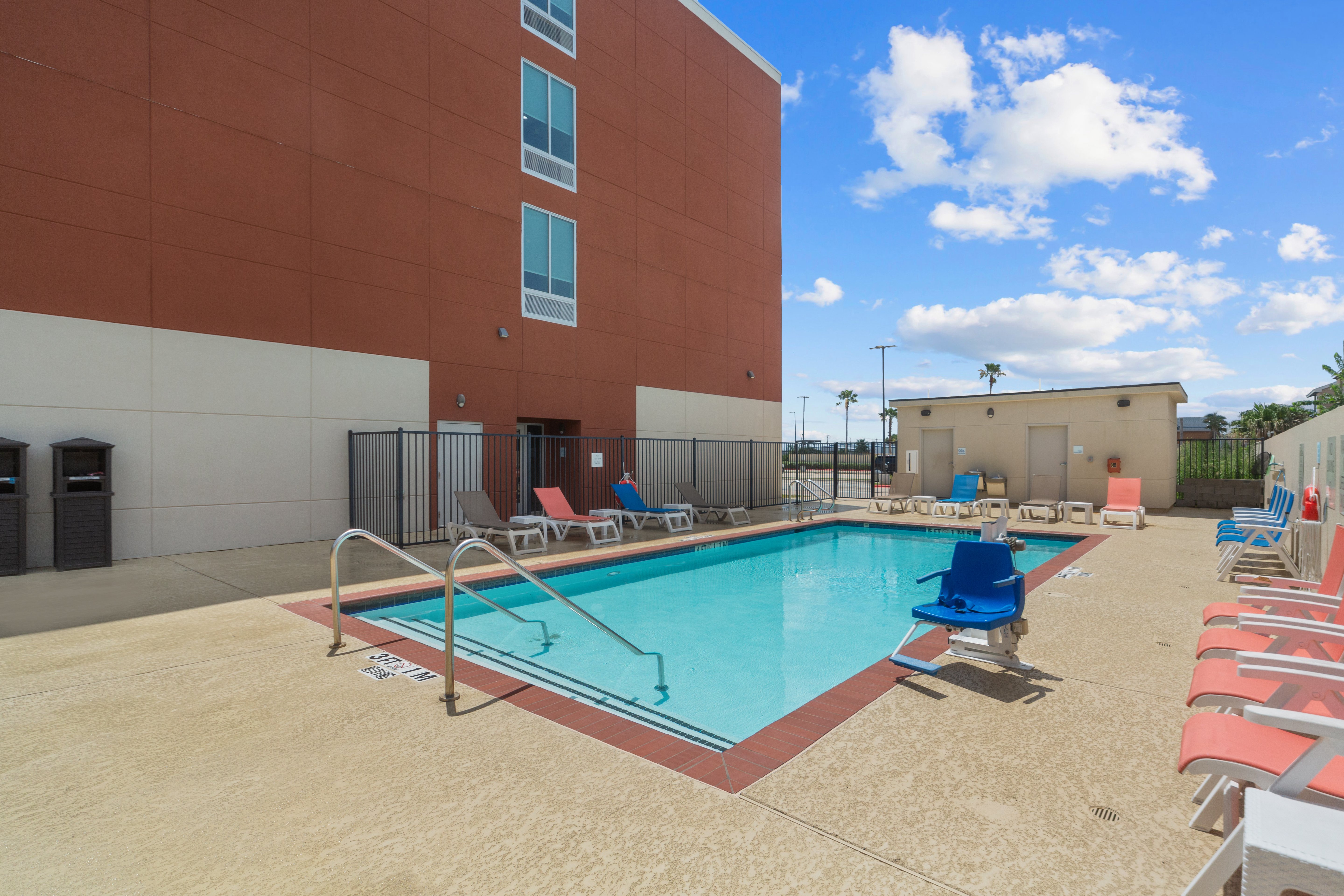Holiday Inn Express & Suites Houston NASA - Boardwalk Area 55/57