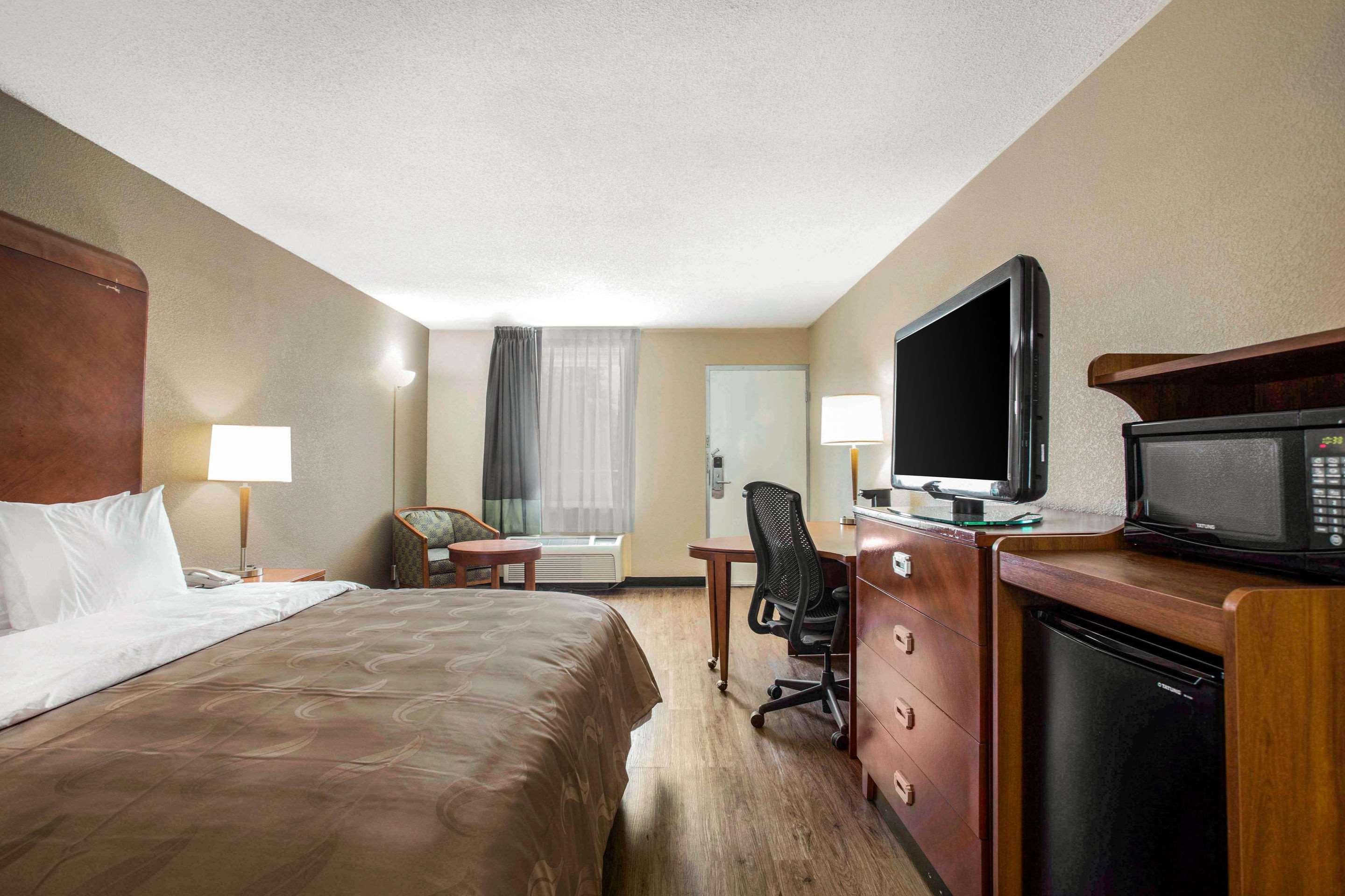 ROOM, KING BED