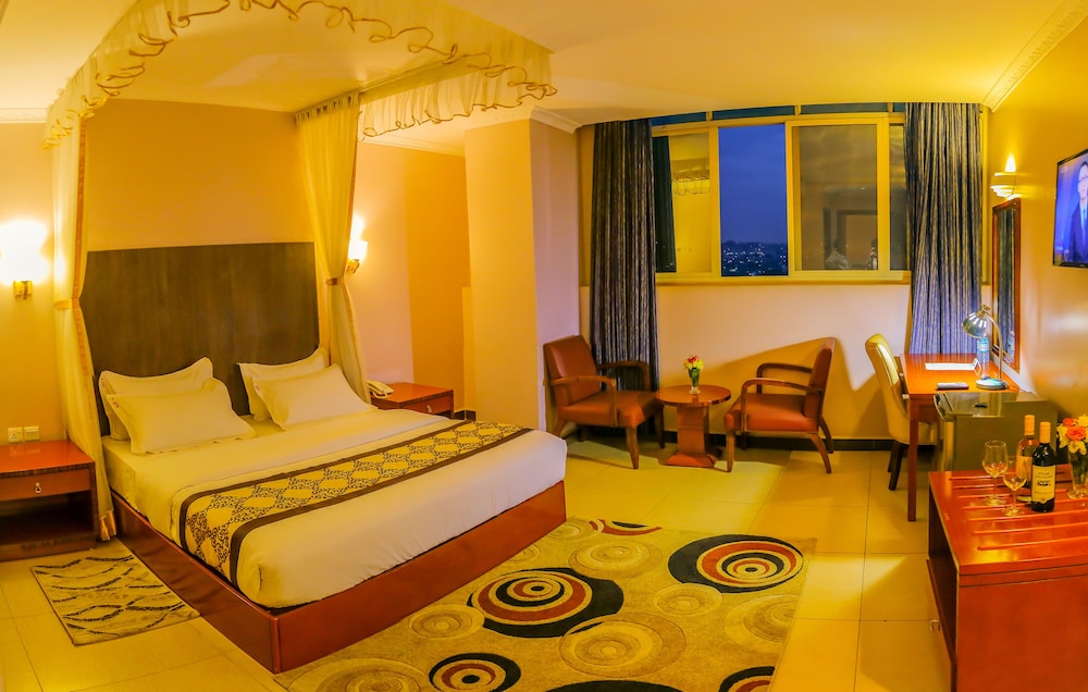 HBT Russel Hotel 21/50