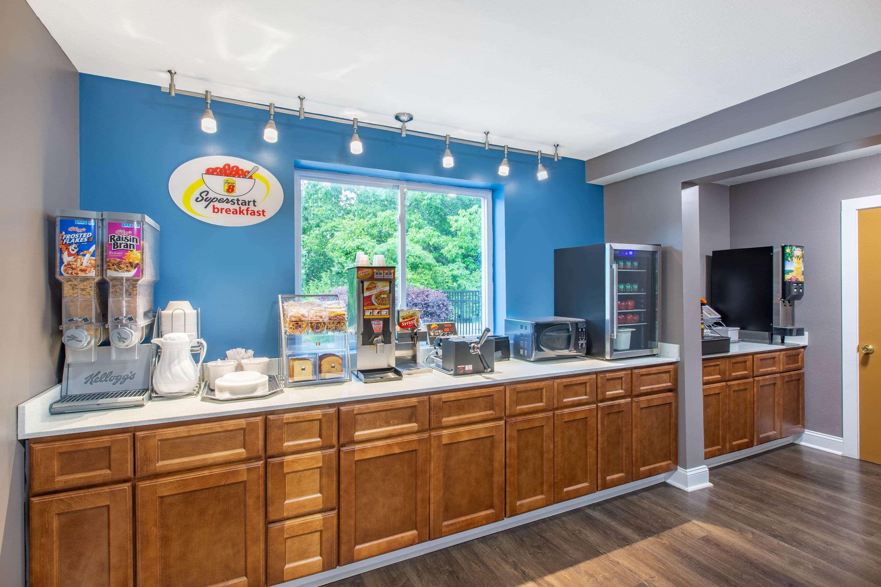 Super 8 By Wyndham Chattanooga Lookout Mountain Tn 4/21