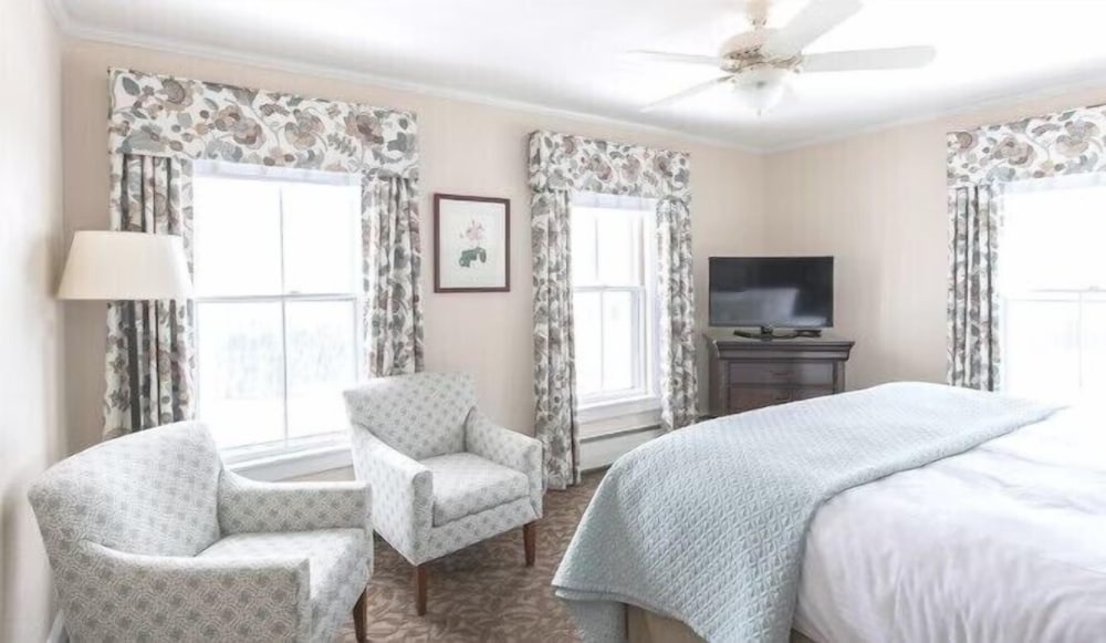 جناح سيغنتشر بسرير كينج مع أريكة، Mountain View Grand Resort and Spa 2/3