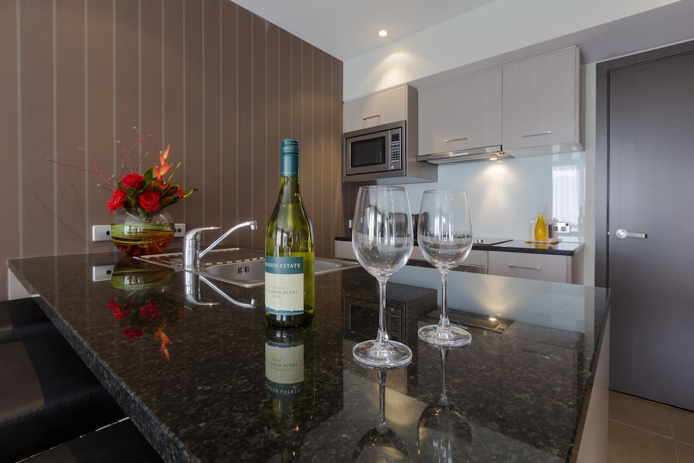 QUEENSTOWN VILLAGE APARTMENTS 54/54