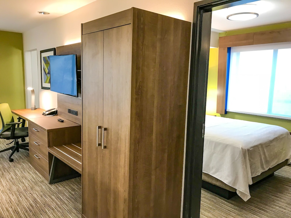 Holiday Inn Express Hotel And Suites Lubbock West 22/57