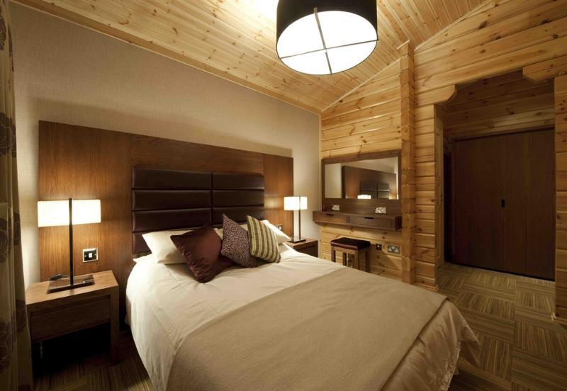 2 Bedrooms, Lodge, Double and Twin Beds