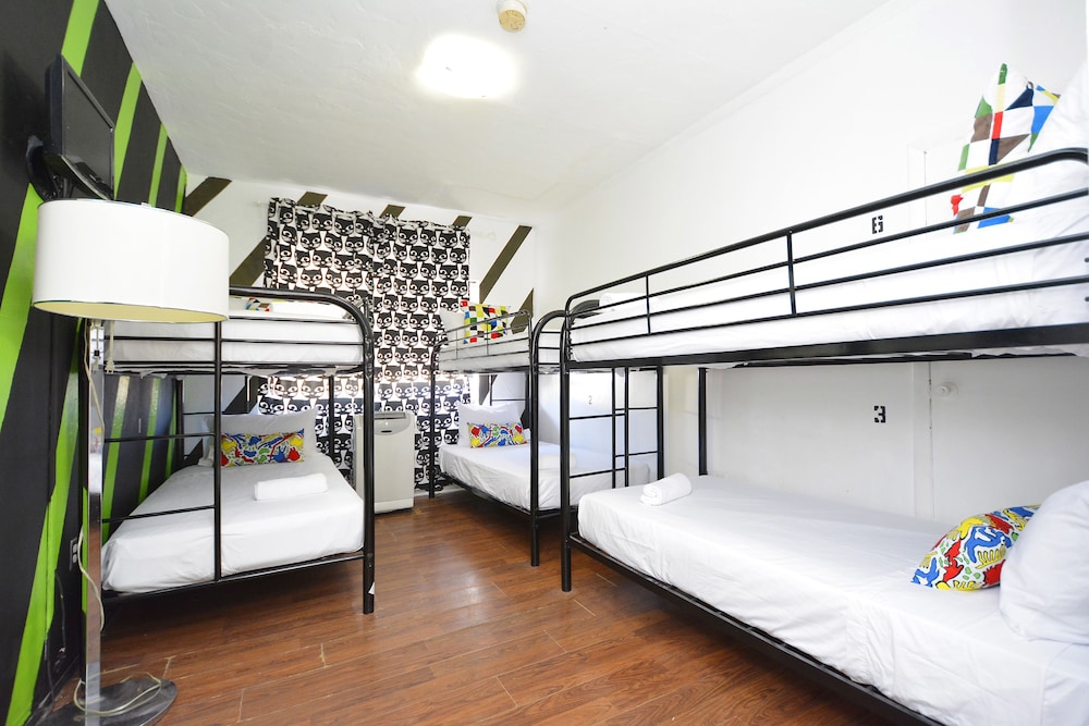 South Beach Rooms and Hostel 18/48