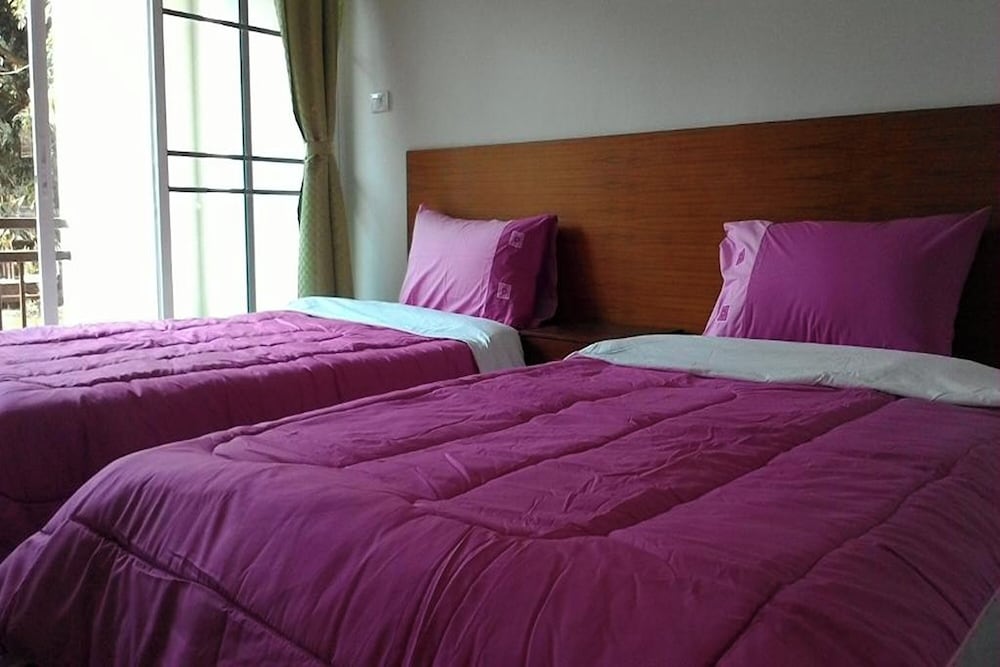 ROOM, TWIN BEDS