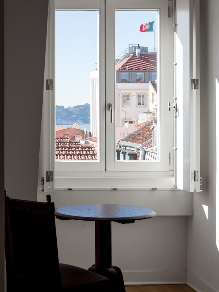 Palacio Camoes Lisbon Serviced Apartments 10/50