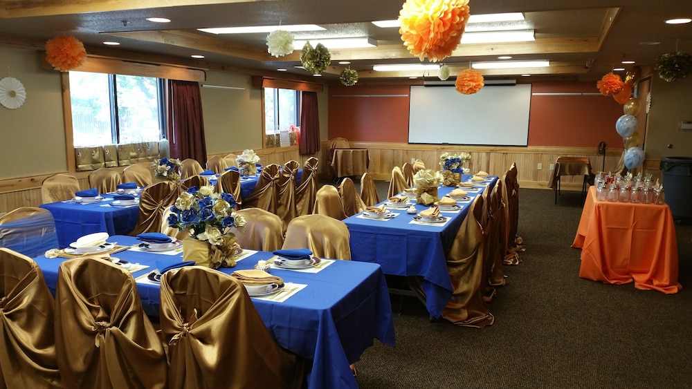 AmericInn by Wyndham Oswego 33/39