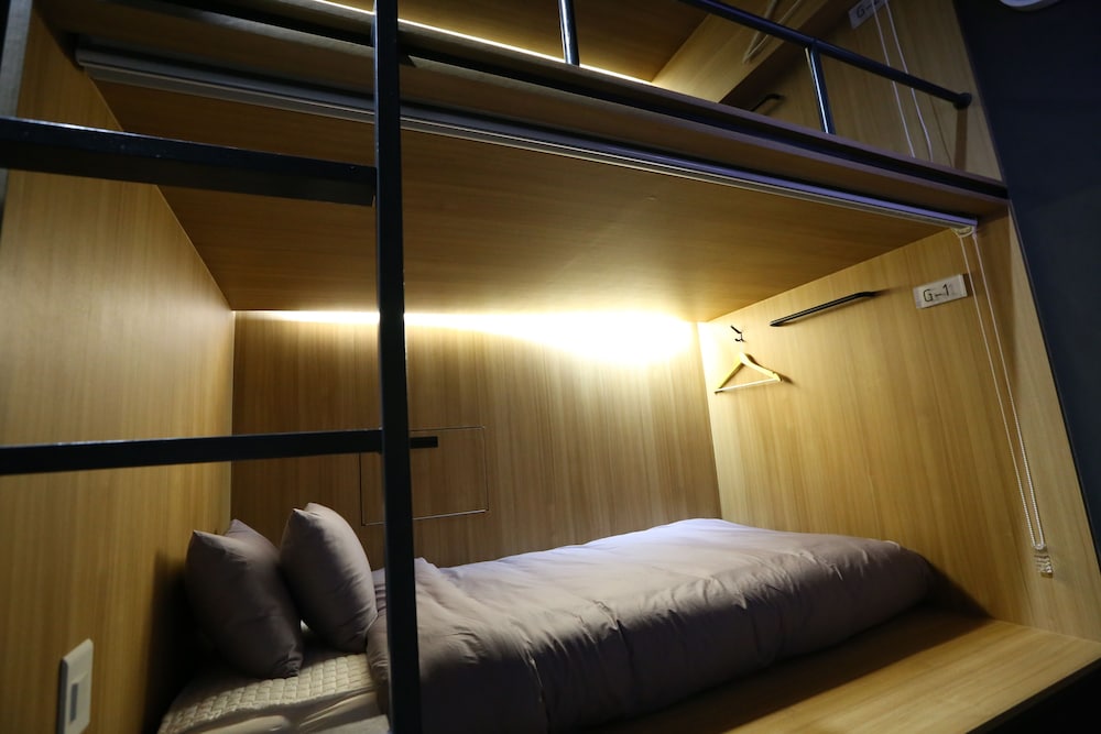 Female Dorm, Female Only, Shared Bathroom