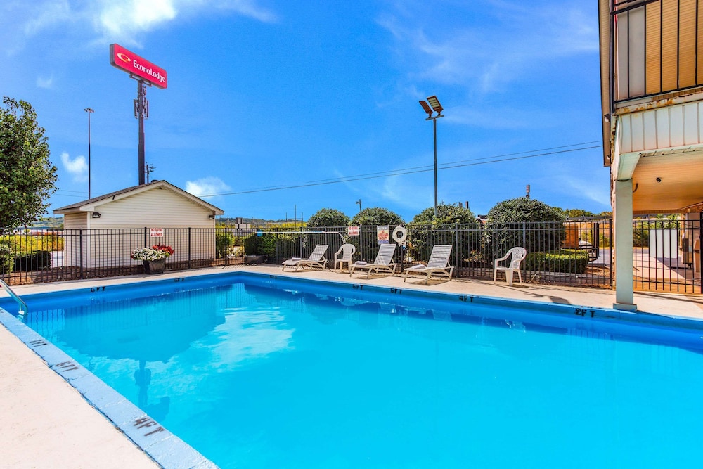 Econo Lodge Lebanon 9/34