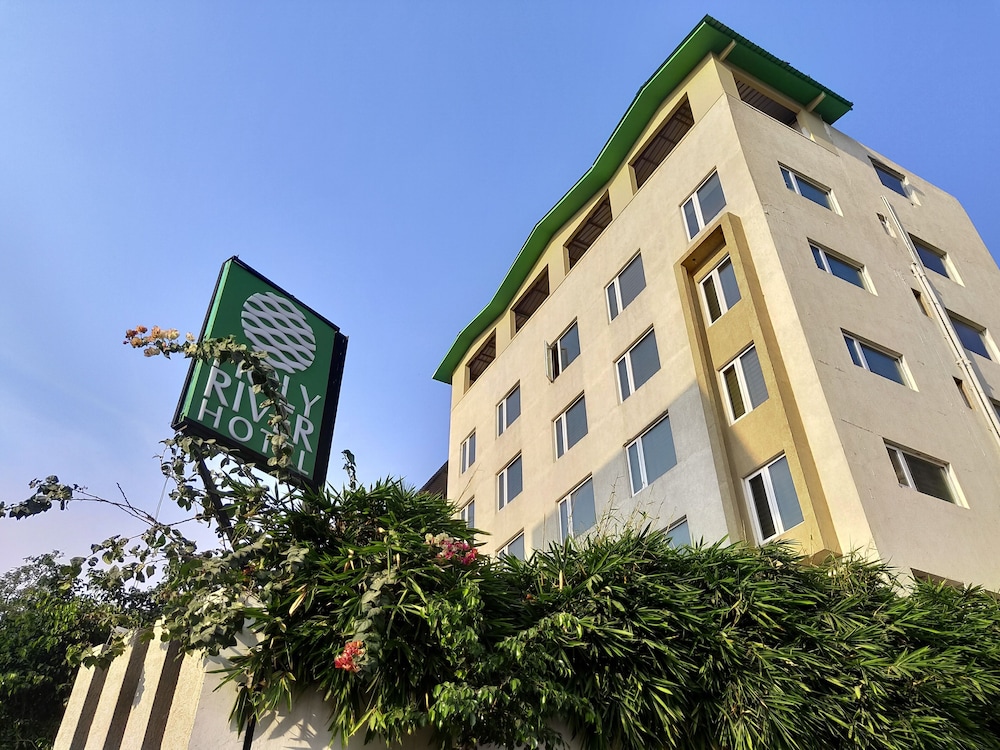 Holy River Hotel 4/47