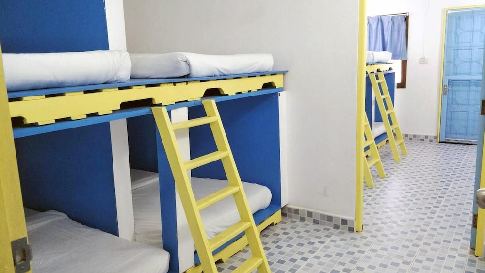 Hua Hin Night Market Hostel 58/64