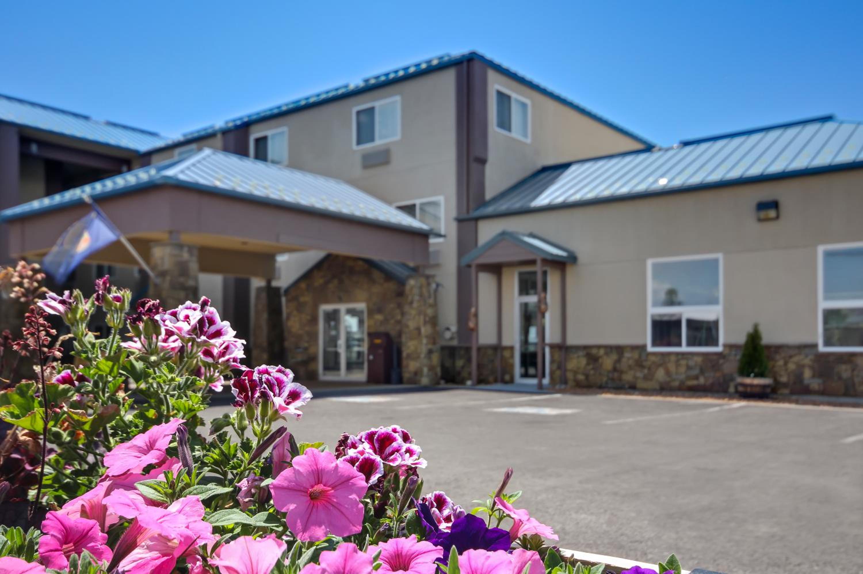 Yellowstone West Gate Hotel 46/51