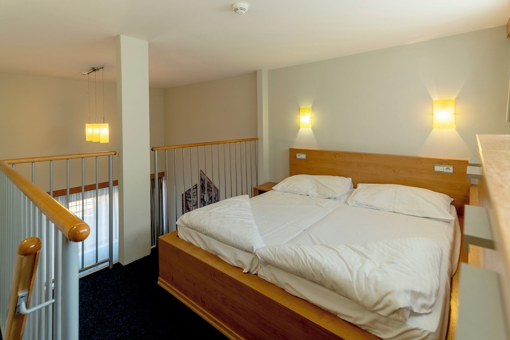 Mezzanine, Queen Bed, Sofa