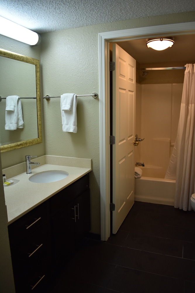 Staybridge Suites Cranbury-South Brunswick 74/75