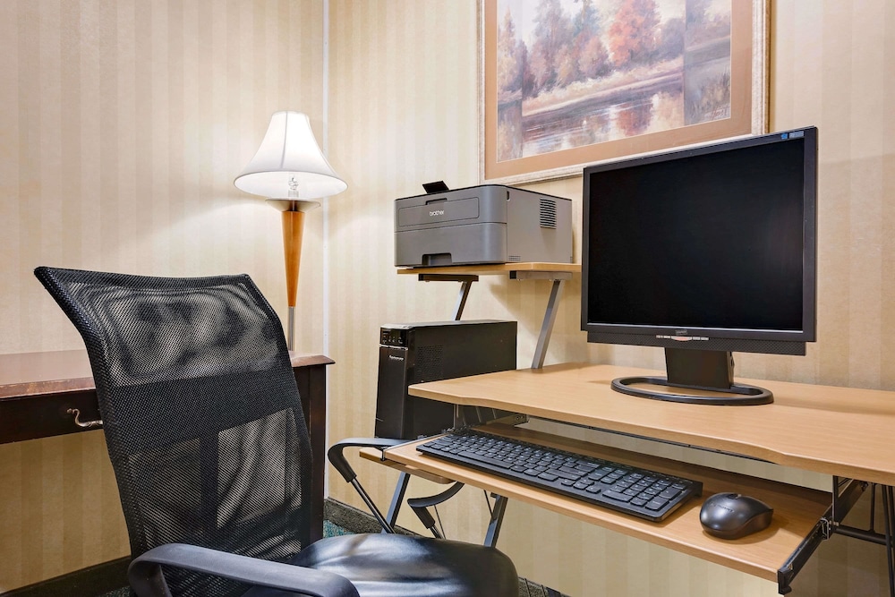 Ramada by Wyndham Cleveland Airport West 32/35