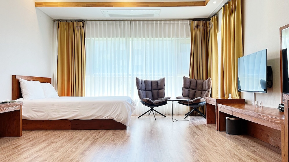 DELUXE