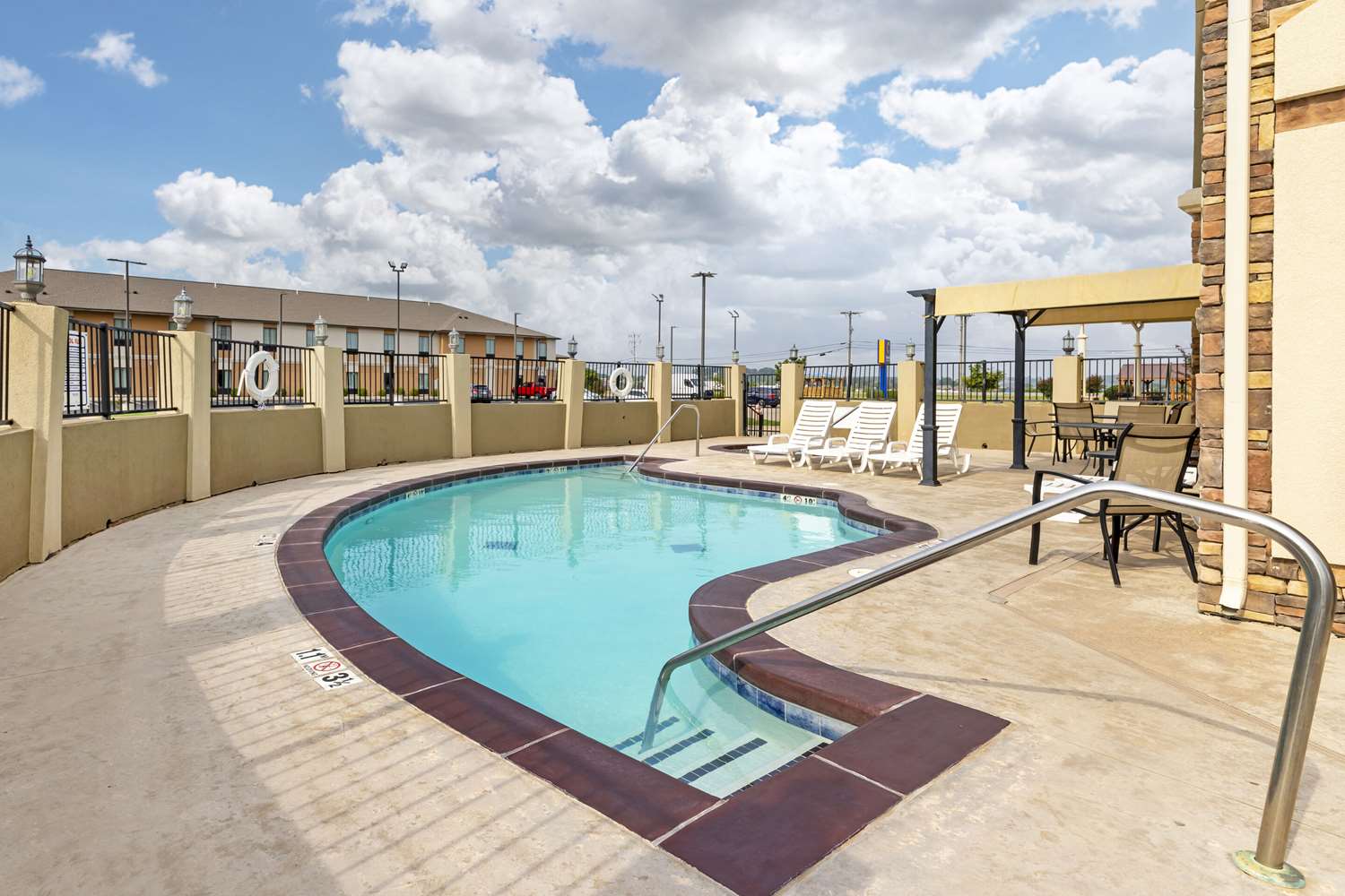 Comfort Inn & Suites Glenpool 32/32